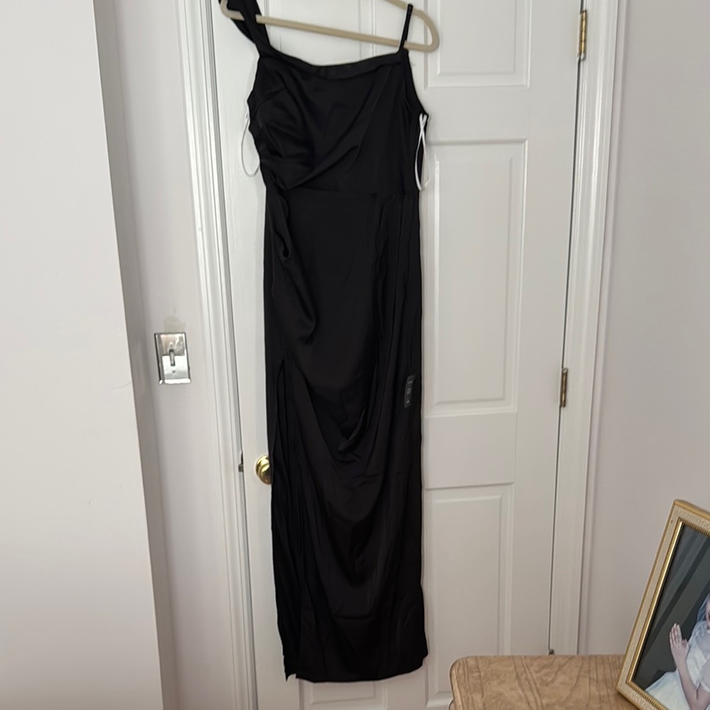 Lulu's Black One-Shoulder Cocktail Gown